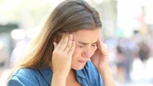 Migraine: మైగ్రేన్‌‌తో బాధపడుతున్నారా.. ఈ 10 ఆహారాలను దూరం పెట్టాల్సిందే..!