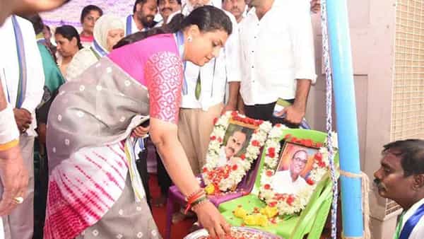 Badvel By Election: బద్వేల్ ప్రచారంలో అధికార పార్టీ దూకుడు.. సొంత జిల్లాతో పాటు ఇతర జిల్లాల నుంచి నేతల మోహరింపు