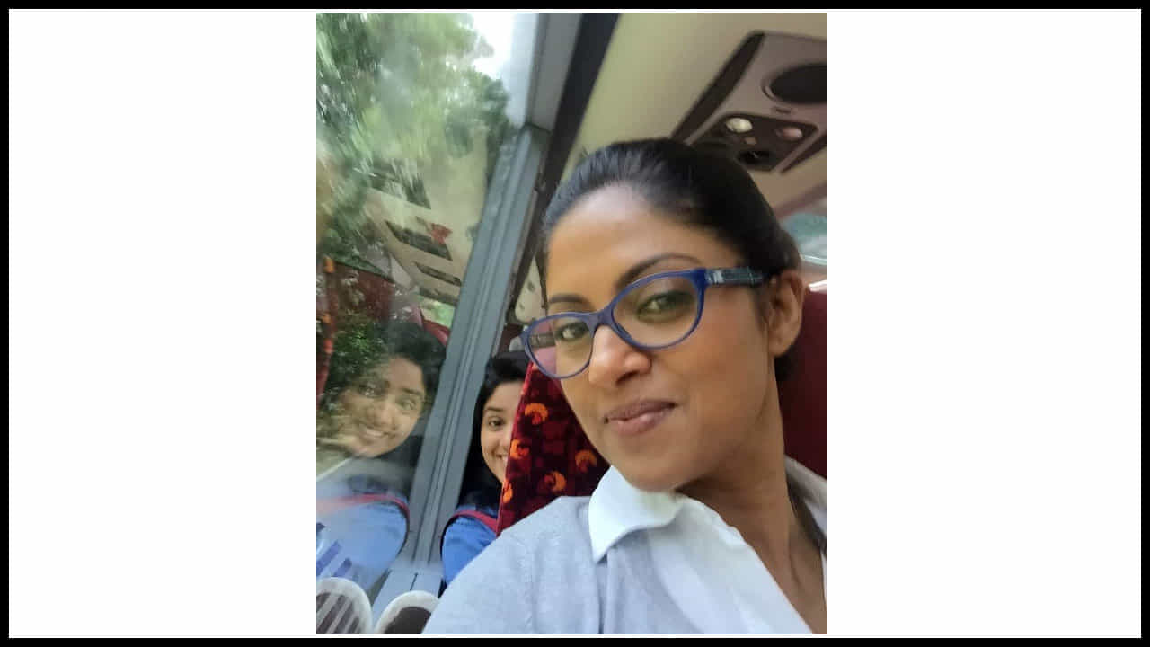 యంగ్ లుక్ తో ఎట్రాక్ట్ చేస్తున్న నదియా న్యూ ఫొటోస్..