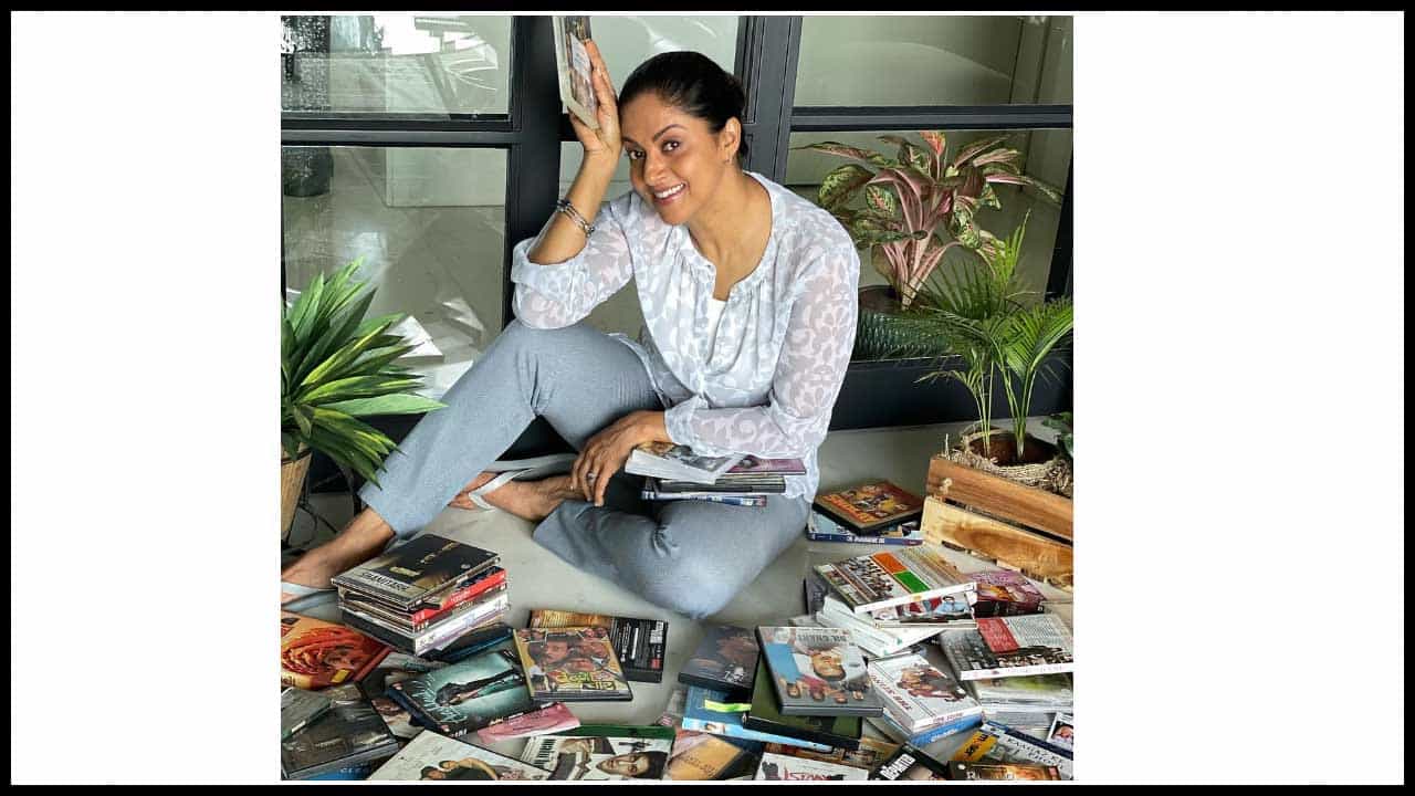 యంగ్ లుక్ తో ఎట్రాక్ట్ చేస్తున్న నదియా న్యూ ఫొటోస్..