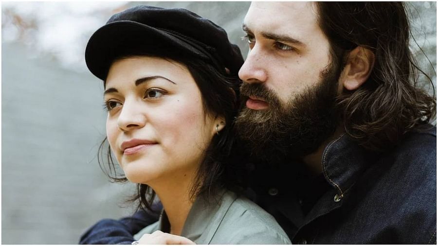 మీరు పాకిస్తాన్లో గర్ల్ఫ్రెండ్తో ఉంటే జైలు శిక్ష పడుతుంది. ఇక్కడ పెళ్లికి ముందు ఏ అబ్బాయి, అమ్మాయి కలిసి జీవించకూడదు. ఇందుకోసం కఠిన నియమం రూపొందించారు.