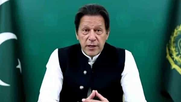 Pakistan: దేశానికి వచ్చిన గిఫ్ట్లను ప్రధాని అమ్మేస్తూ.. సొంత ఖాతాలో వేసుకున్నాడంటూ ఆరోపణలు