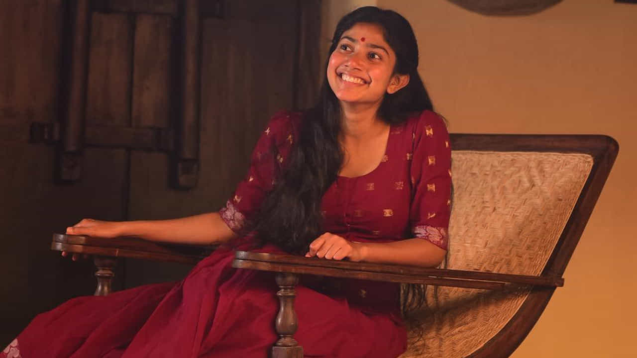 ప్రస్తుతం వరస సినిమాలతో దూసుకుపోతుంది ఈ బ్యూటీ. ఇటీవలే లవ్ స్టోరీ సినిమాతో సాలిడ్ హిట్ అందుకుంది ఈ చిన్నది.