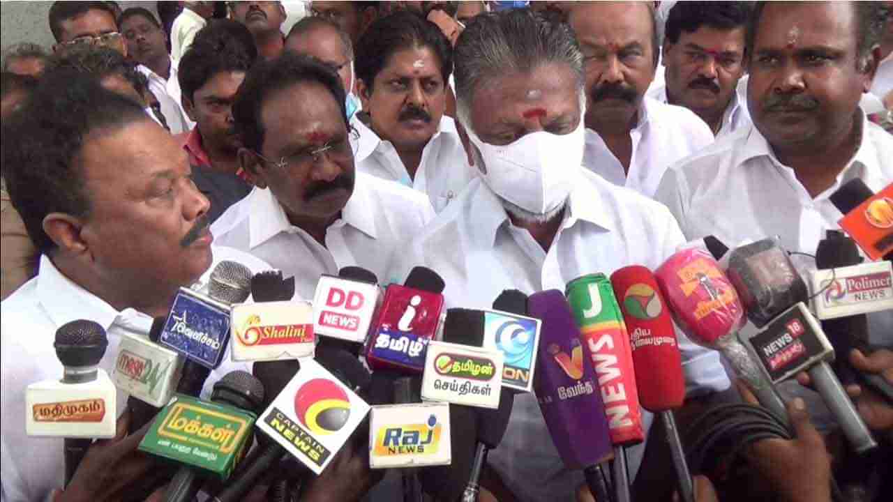 OPS on Sasikala: తమిళనాడు రాజకీయాల్లో కొత్త ట్విస్ట్.. శశికళపై పన్నీర్ సెల్వం సానుకూల స్పందన