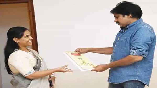 Pawan Kalyan: జనసేనాని పవన్ కళ్యాణ్కు ‘అలయ్ బలయ్’ ఆహ్వానం అందించిన హర్యానా గవర్నర్ బండారు దత్తాత్రేయ కుమార్తె