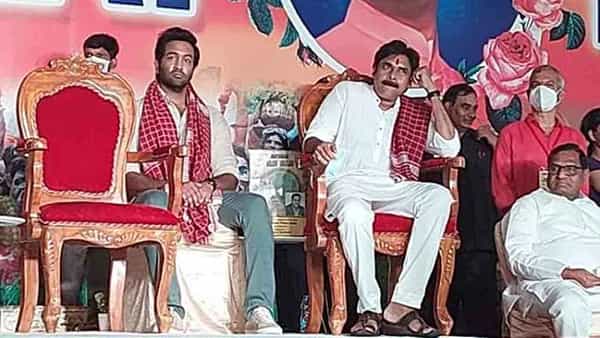 Manchu Vishnu-Pawan Kalyan: అలయ్ బలయ్ కార్యక్రమంలో పవన్ను పలకరించేందుకు మంచు విష్ణు యత్నం.. కానీ