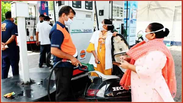 Petrol Diesel Price: దేశవ్యాప్తంగా పెట్రోల్తో పోటీ పడుతున్న డీజిల్.. మీ నగరంలో ధరలు ఎలా ఉందో తెలుసా..