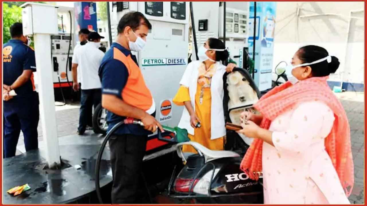 Petrol Diesel Price: దేశవ్యాప్తంగా పెట్రోల్‌తో పోటీ పడుతున్న డీజిల్.. మీ నగరంలో ధరలు ఎలా ఉందో తెలుసా..