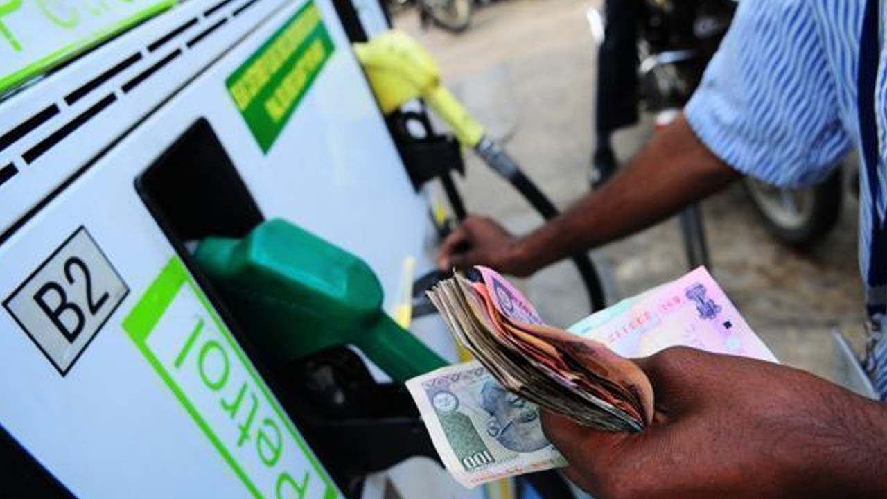 Petrol Diesel Price: దేశ వ్యాప్తంగా మరోసారి పెరిగిన పెట్రోల్,డీజిల్ ధరలు.. మీ నగరంలో ఎంత ఉందో తెలుసా..