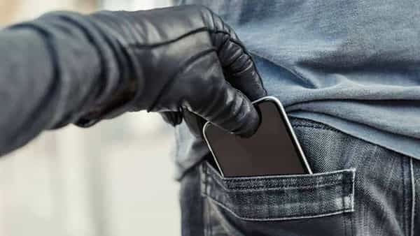 Phone Stolen: మీ స్మార్ట్ ఫోన్ దొంగిలించబడితే ఇలా చేయండి.. లేకపోతే బ్యాంక్ ఖాతా ఖాళీ అవుతుంది..