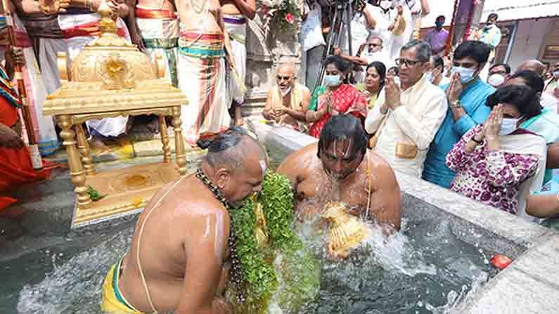  చక్రస్నానం వలన ఈ ఉత్సవాలు చేసినవారికి, చేయించినవారికి, ఇందుకు సహకరించినవారికీ, దర్శించిన వారికీ.. అందరికీ ఈ ఉత్సవ యజ్ఞఫలం లభిస్తుంది.