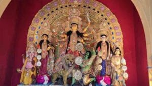 Pandals in Kolkata: కోల్ కతాలో వైభవంగా జరుగుతున్న దసరా ఉత్సవాలు.. ఆకర్షణీయంగా పండల్స్