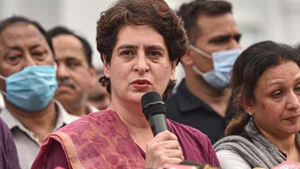 Uttar Pradesh: ఉత్తరప్రదేశ్లో కాంగ్రెస్ పునరుజ్జీవం కోసం ప్రియాంక దూకుడు.. వారణాసి నుంచి పోటీకి సిద్ధం!
