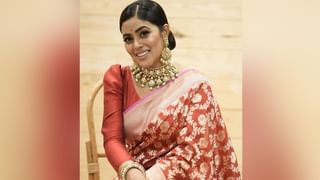 Vidya Balan: ముసిముసి నవ్వులతో కుర్రాళ్ళ మనసు దోచేస్తున్న బాలీవుడ్ బ్యూటీ..