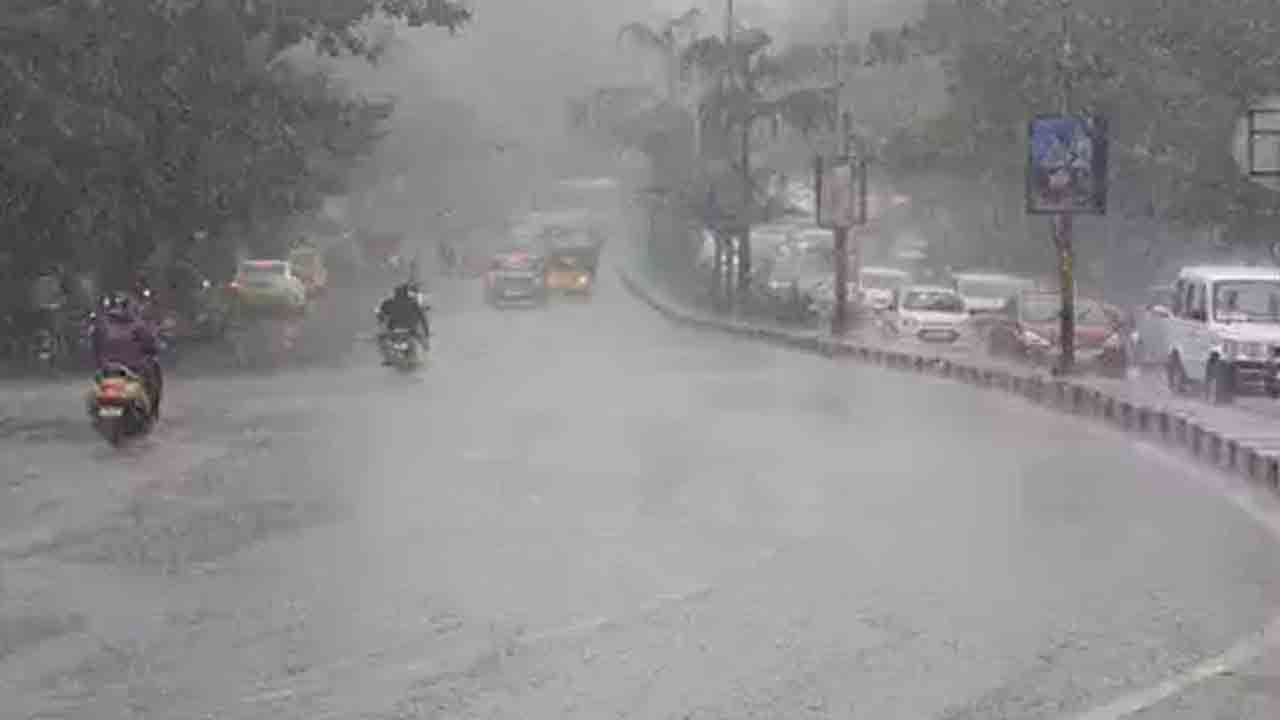 Tirupati Rain: తిరుపతిలో అర్ధరాత్రి వర్ష బీభత్సం.. నీళ్లలో నిల్చిపోయిన వాహనంలో ఇరుక్కుపోయి ఊపిరాడక యువతి మృతి