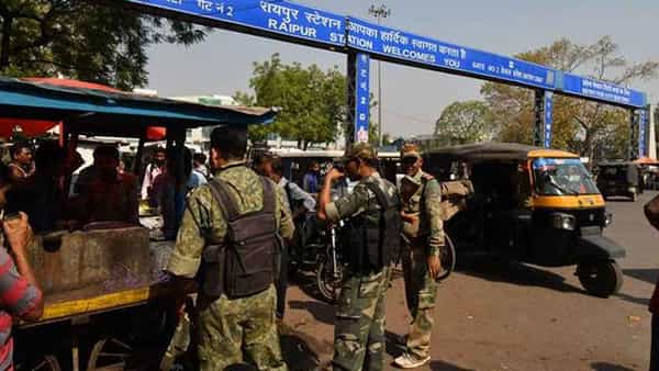 CRPF: రైల్వే స్టేషన్లో భారీ పేలుడు.. ఆరుగురు జవాన్లకు తీవ్ర గాయాలు.. రైలులో..