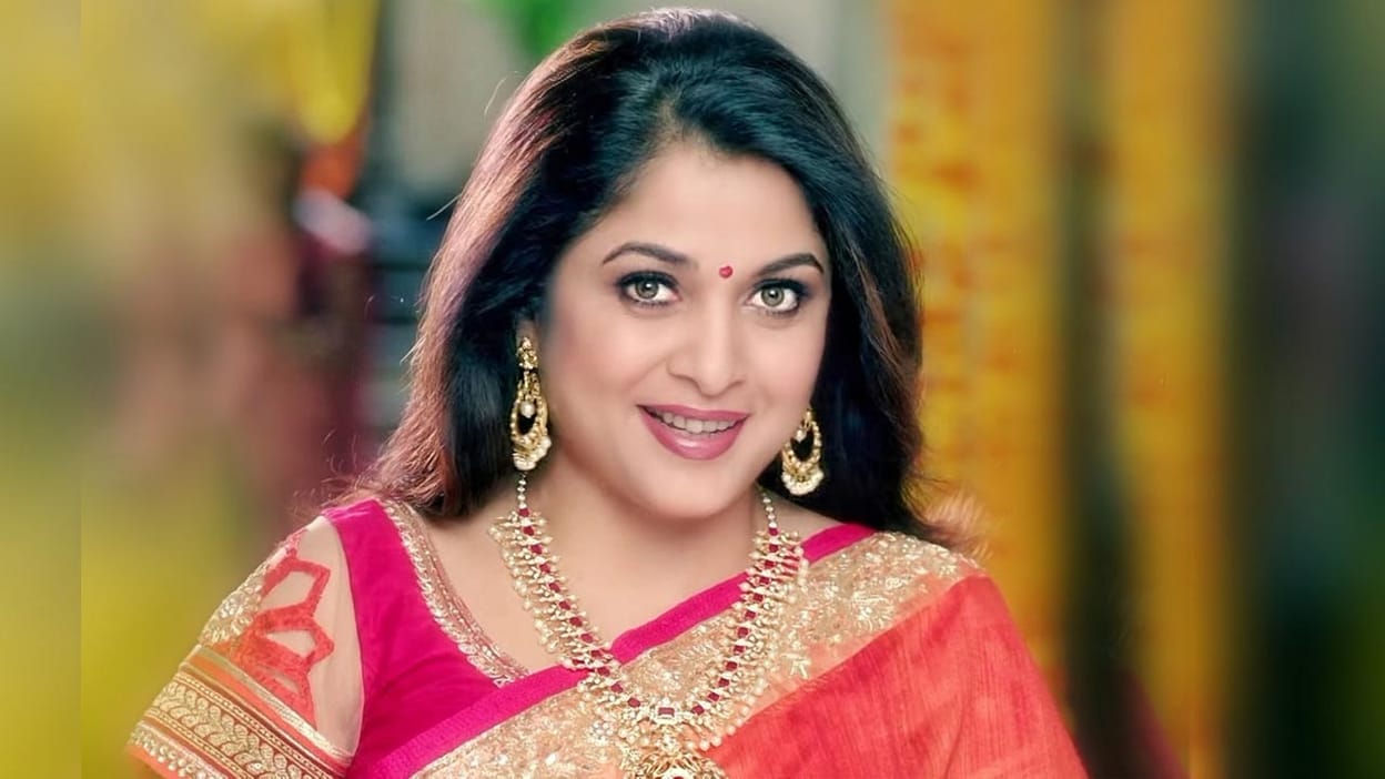 Ramya Krishnan: చిన్నా పెద్దా అన్ని సినిమాలకు కమర్షియల్ ఎలిమెంట్గా ఎవర్ గ్రీన్ క్వీన్ | Senior heroine ramya krishna upcoming movies update | TV9 Telugu