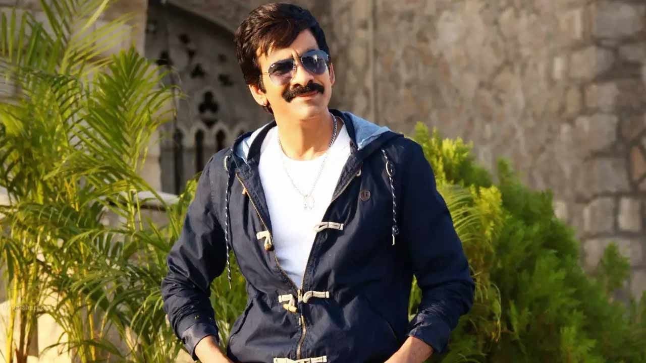 Ravi Teja: మాస్ మహారాజ రవితేజ ‘రామారావు ఆన్ డ్యూటీ’ క్రిస్మస్ స్పెషల్ పోస్టర్..