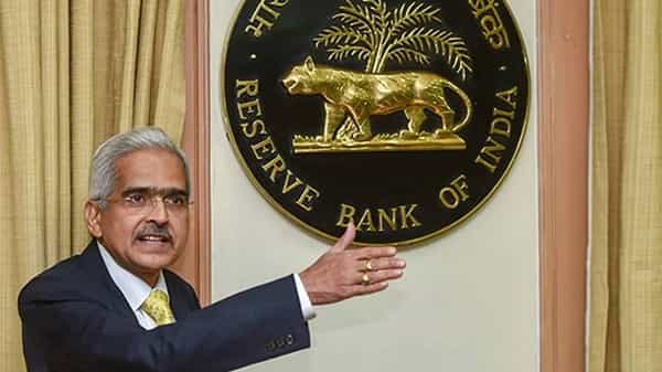 RBI: ఆర్బీఐ కీలక నిర్ణయం..! పొదుపు పథకాల వడ్డీ రేట్లను తగ్గిస్తుందా.. పెంచుతుందా..?
