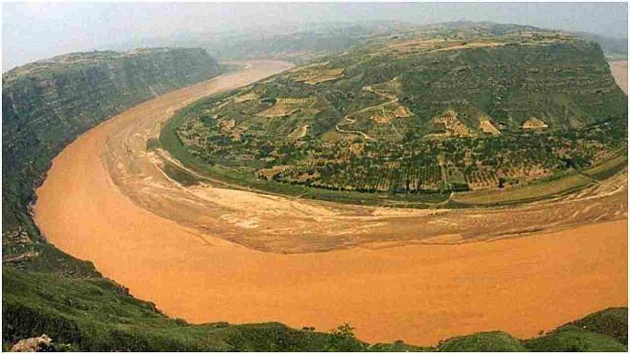 పసుపు నది: ఈ నది కారణంగా ప్రతి సంవత్సరం చైనాలో విధ్వంసం జరుగుతుంది. అందుకే దీనిని చైనా దుఖనదిగా పిలుస్తారు.