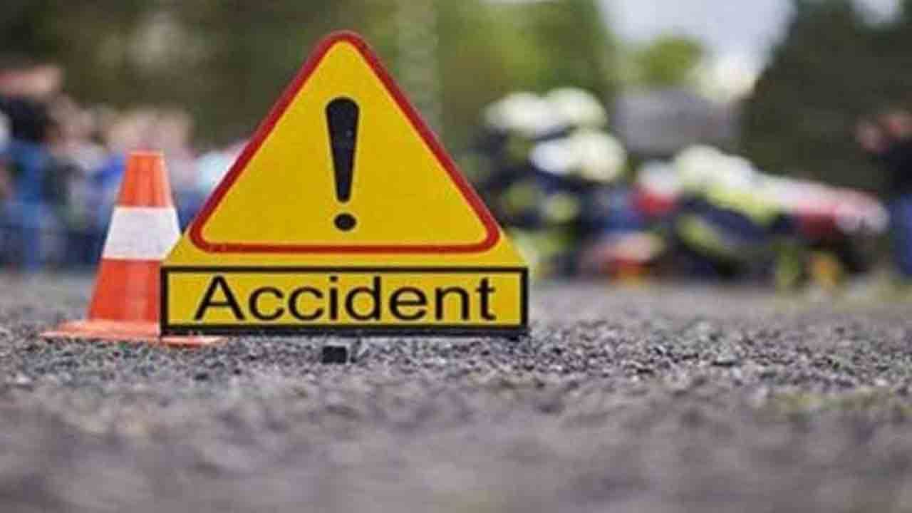 Road Accident: మంచిర్యాల జిల్లాలో ఘోర ప్రమాదం... క్షణాల్లో మాంసపు ముద్దలుగా తల్లీ, కొడుకు