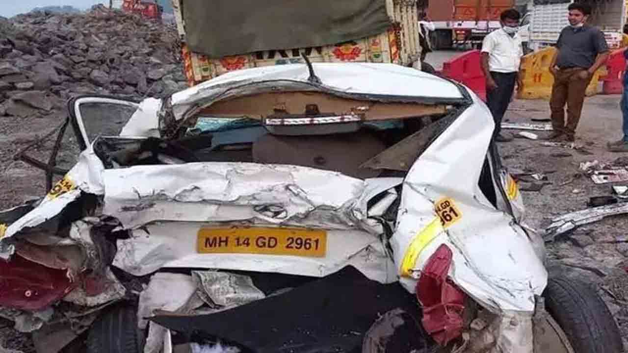 Road Accident: హైవేపై ఘోర ప్రమాదం.. వరుసగా ఢీకొన్న ఆరు వాహనాలు.. ముగ్గురు దుర్మరణం..