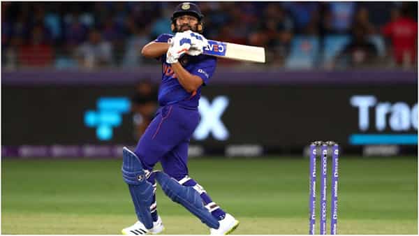 IND vs NZ: 17 ఫోర్లు, 4 సిక్సర్లతో 92 పరుగులు.. రోహిత్ శర్మ తుఫాను ఇన్నింగ్స్.. భయపడుతోన్న కివీ బౌలర్లు..!