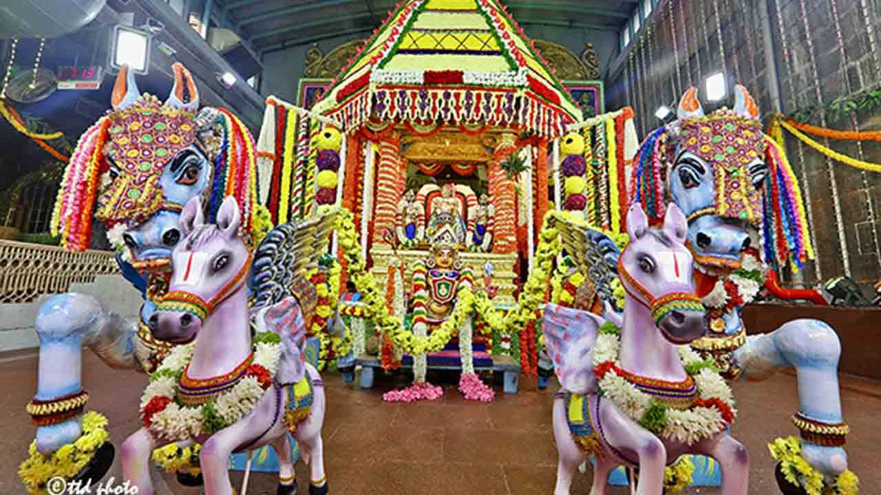 Sarva Bhupala Vahana: సర్వభూపాల వాహ‌నంపై దర్శనమిచ్చిన శ్రీదేవి, భూదేవి స‌మేత శ్రీ మలయప్పస్వామి
