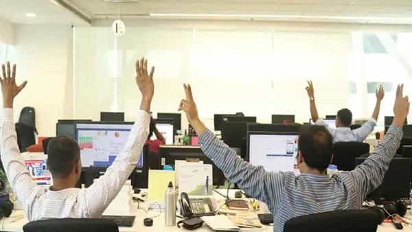 Stock Market: బాంబే స్టాక్ ఎక్స్ఛేంజ్బుల్ రన్.. మరో చరిత్ర సృష్టించేందుకు పరుగులు..