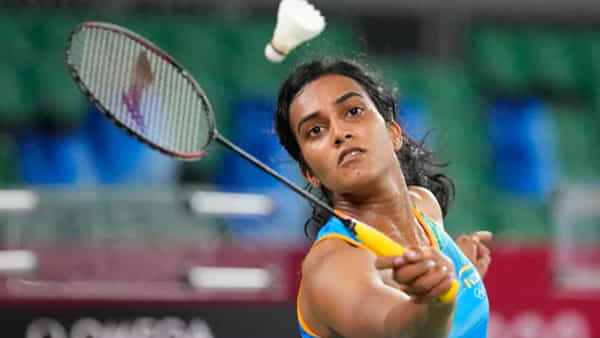 French Open 2021: ఫ్రెంచ్ ఓపెన్ బ్యాడ్మింటన్ టోర్నమెంట్.. సెమీస్లోకి దూసుకెళ్లిన పీవీ సింధు..