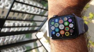 Apple Smart Watch: వ్యక్తి ప్రాణాలు కాపాడిన యాపిల్ స్మార్ట్ ఫోన్.. మ్యాటర్ తెలిస్తే ఔరా అంటారు..!