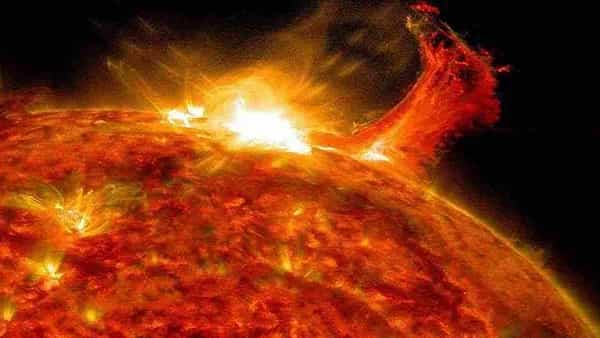 Solar Flare: సూర్యునిలో పేలుడు.. సౌర తుపానుగా భూమిపైకి.. కమ్యూనికేషన్లపై కనిపించనున్న ఎఫెక్ట్!
