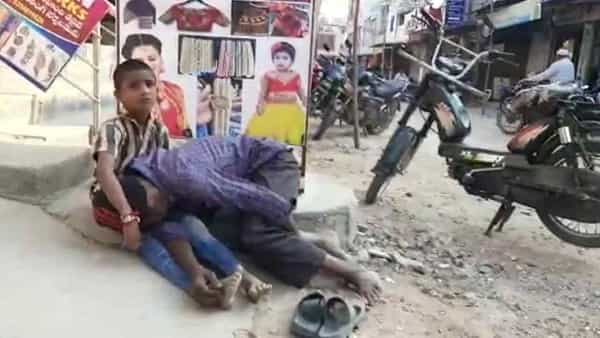 Mahabubnagar: మద్యం మత్తులో ఉన్న తండ్రిని కంటికి రెప్పలా కాపాడిన చిన్నారి.. మండుటెండను సైతం లెక్క చేయకుండా..