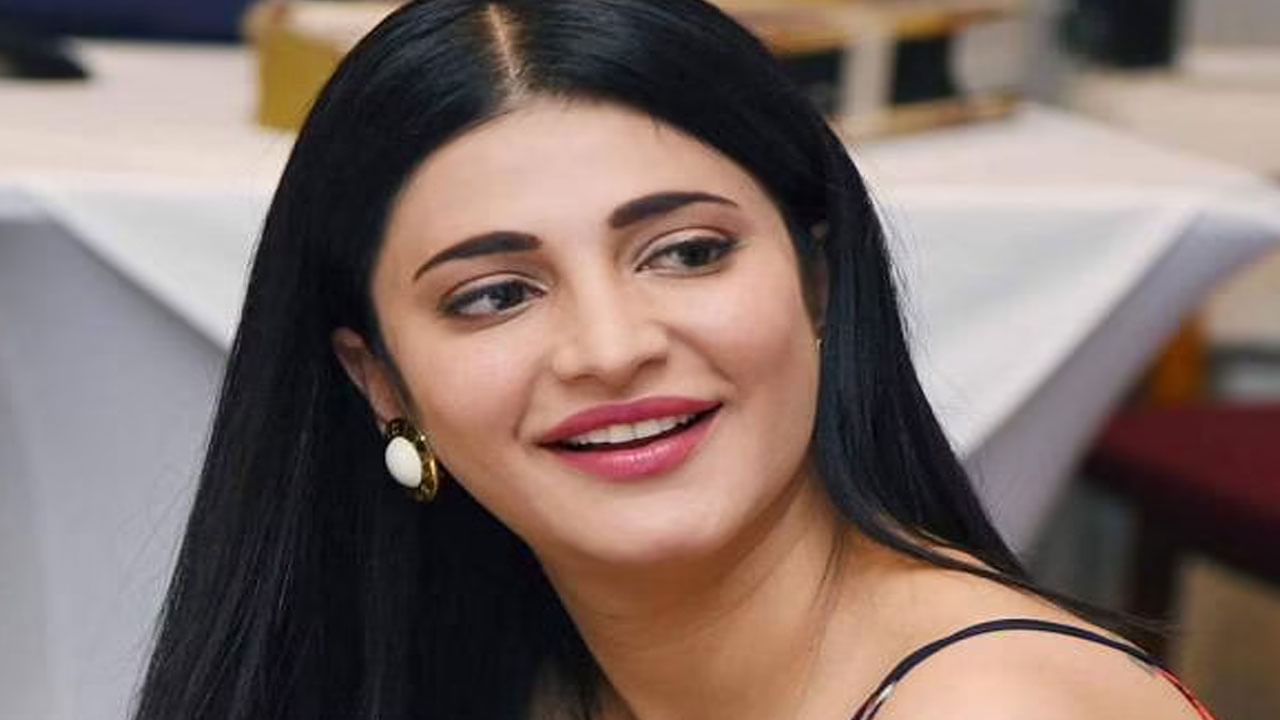 Shruti Haasan: సీక్రెట్ టాటూ రివీల్ చేసిన శృతి హాసన్.. ఎవరి పేరు వేసుకుందో తెలుసా?