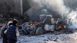 Bolivia: ఆందోళనలతో అట్టుడుకుతున్న బొలీవియా.. రోడ్డెక్కిన జనాలు.. లాఠీచార్జ్‌ చేస్తున్న పోలీసులు..