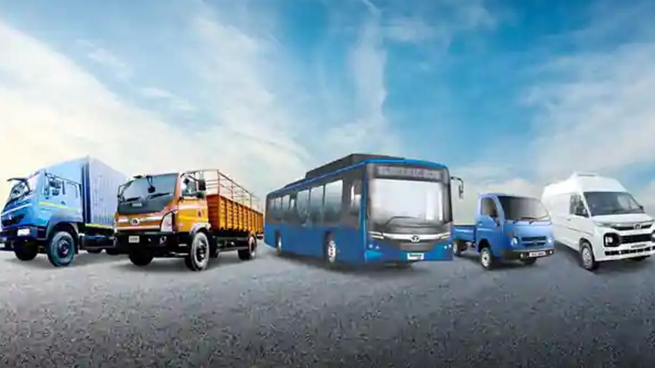 Tata Motors: మార్కెట్‎లోకి టాటా మోటర్స్ రవాణా వాహనాలు.. ధరలు ఎలా ఉన్నాయంటే..