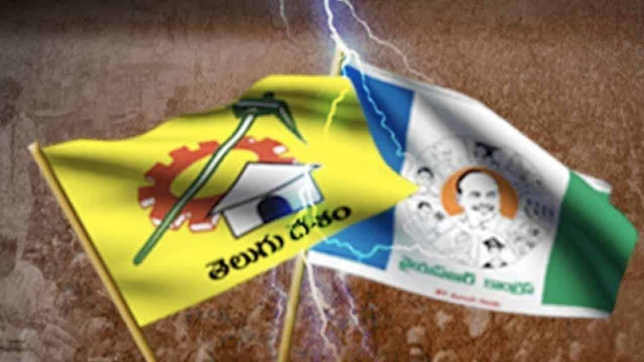 YCP Vs TDP: కర్నూలు జిల్లాలో స్థల విషయంలో వైసీపీ టీడీపీ నేతల మధ్య ఘర్షణ... ఇరువురు నేతలు అరెస్ట్..