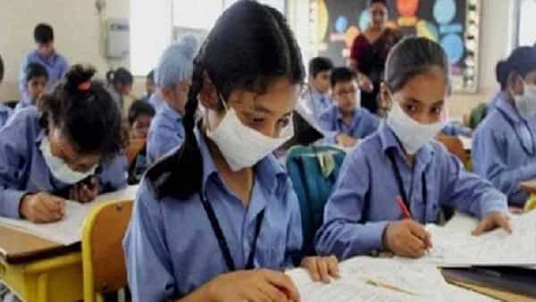 Telangana: గురుకుల పాఠశాలలో కరోనా కలకలం.. 42 మంది విద్యార్థినులకు పాజిటివ్..