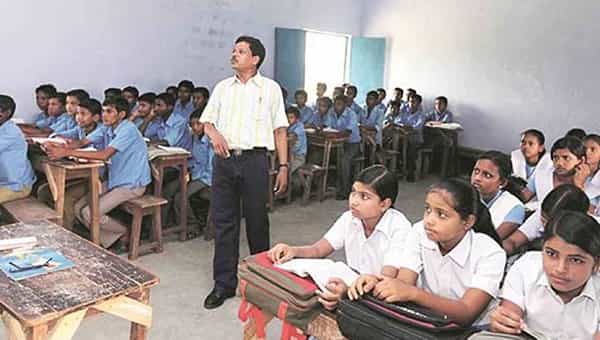 Telangana: నిరుద్యోగులకు గుడ్ న్యూస్ చెప్పిన కేసీఆర్ సర్కార్.. 5323 పోస్టుల భర్తీకి ప్రకటన జారీ..