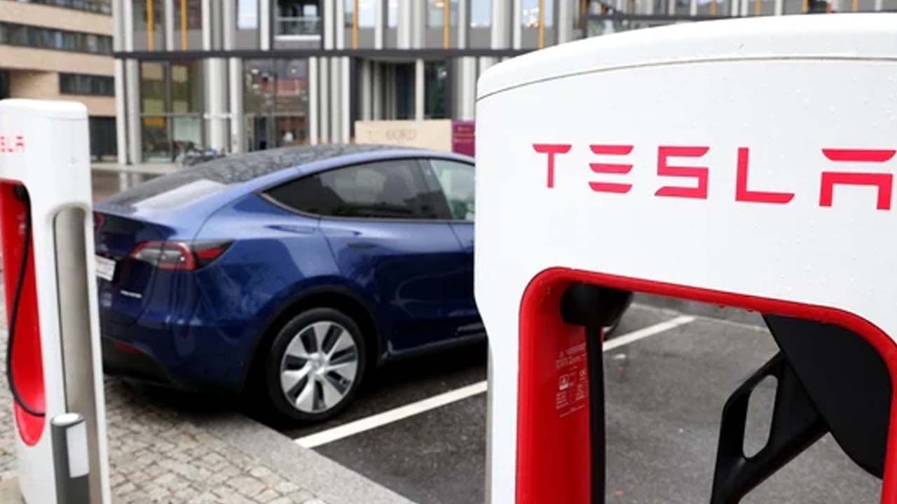 Tesla: చైనాలో తయారైన కార్లు భారత్‌లో అమ్మవద్దు.. ఇక్కడే ఎలక్ట్రిక్ కార్ల పరిశ్రమ ఏర్పాటు చేయండి.. టెస్లాకు గడ్కారీ సూచన!