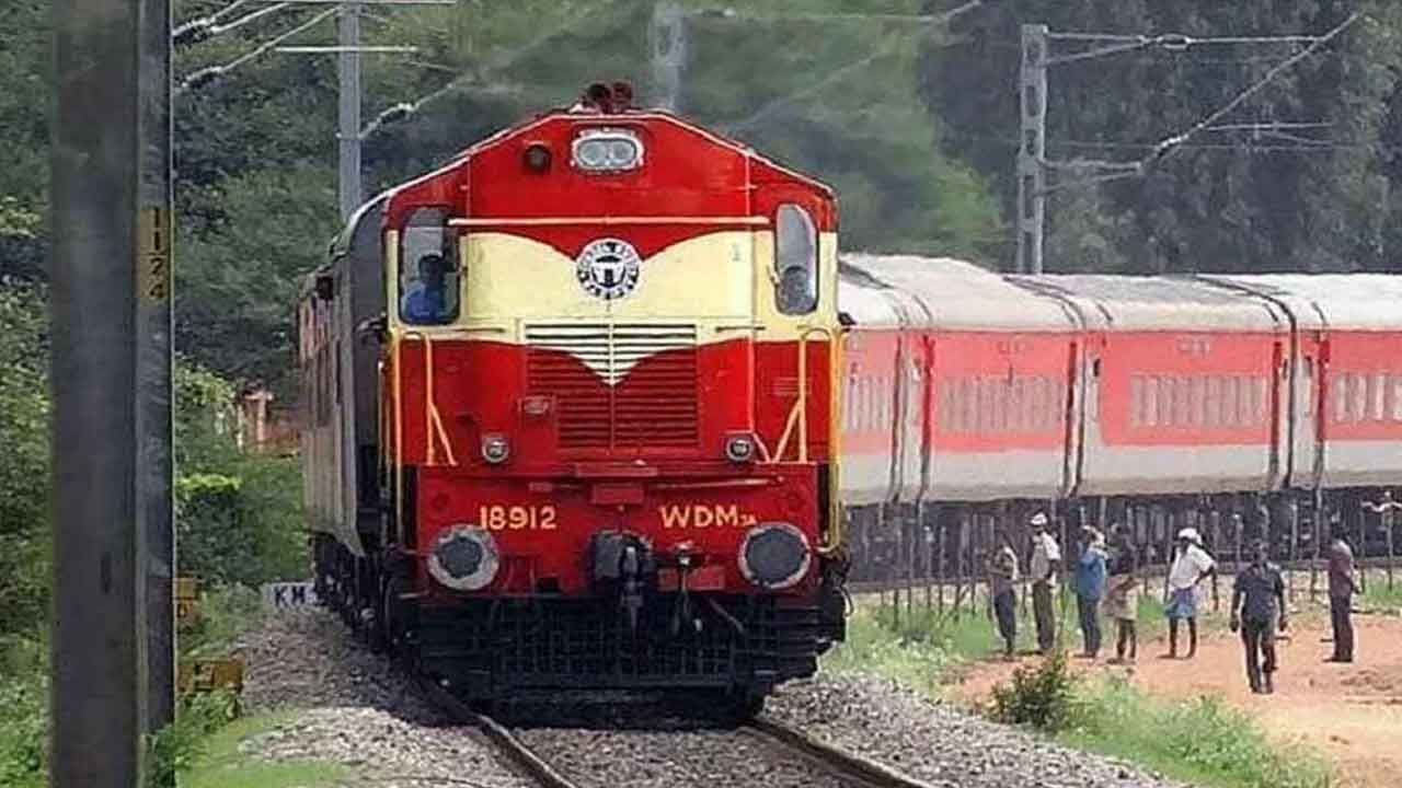 Indian Railways: రైళ్లలో ఏ లగేజీని తీసుకెళ్లవచ్చు.. ఏ లగేజీని తీసుకెళ్లకూడదో మీకు తెలుసా?.. అయితే తప్పకుండా తెలుసుకోండి..