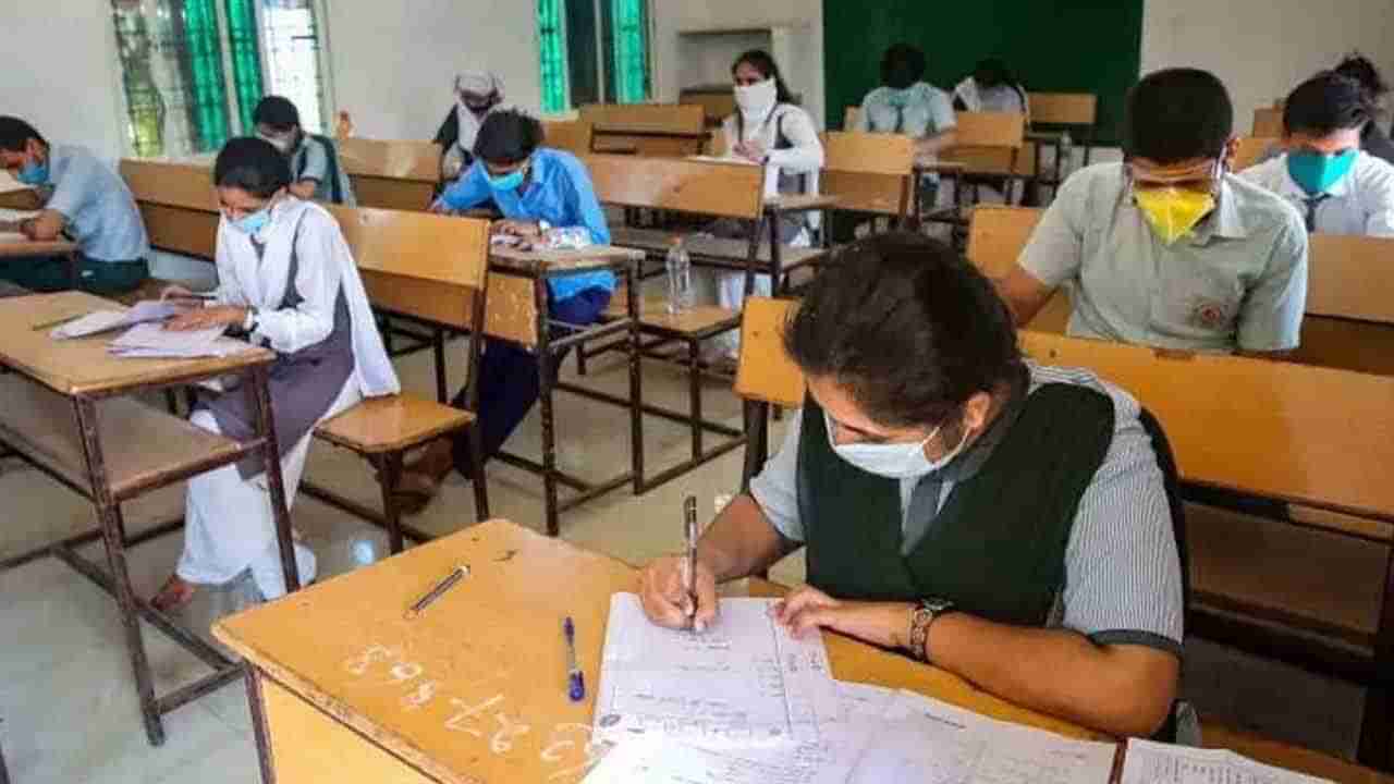 TS Inter Exams: రేపటి నుంచి ఇంటర్‌ ఫస్టియర్‌ పరీక్షలు.. సర్వం సిద్ధం.. నిమిషం ఆలస్యమైనా అనుమతి లేదు