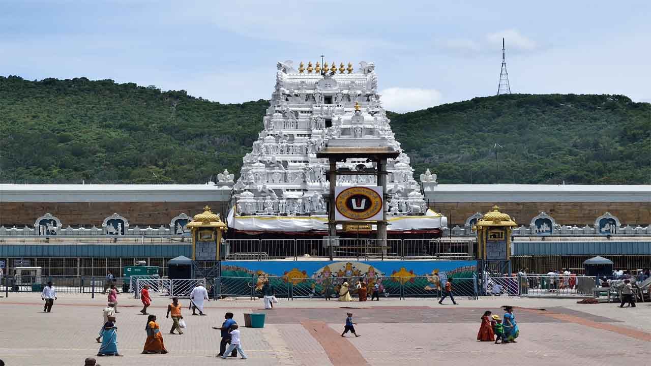 Tirumala Tirupati: వారికి ఆ దర్శనాలను ఇంకా పునరుద్దరించలేదు.. క్లారిటీ ఇచ్చిన టీటీడీ