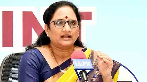 Vasireddy Padma: మహిళా పక్షపాతి అయిన సీఎం వైయస్ జగన్ను విమర్శిస్తే సహించేది లేదు: మహిళా కమిషన్ ఛైర్ పర్సన్