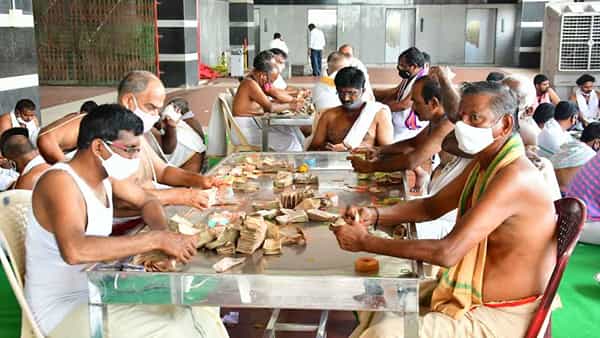 Durga Malleswara Swamy Temple: శ్రీ దుర్గా మల్లేశ్వర స్వామి ఆలయ హుండీ లెక్కింపు.. గత 6 రోజుల్లో ఆదాయం ఎంతో తెలుసా