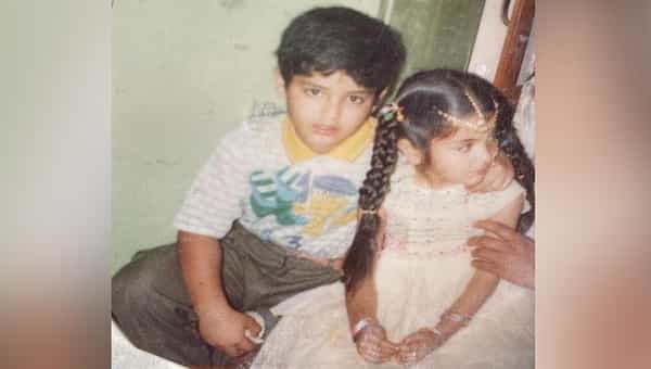 Throwback Photo: రెండు జడలతో ముద్దులొలికేలా ఉన్న ఈ చిన్నారి ఎవరో గుర్తుపట్టారా.? ఇప్పుడీమె ఓ బడా స్టార్ మాత్రమే కాదు..
