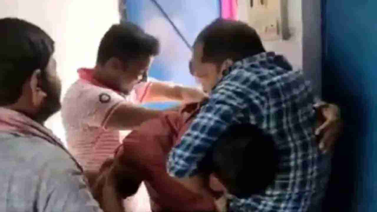 Viral Video: ప్రిన్సిపాల్ పోస్టు కోసం సూపర్ ఫైట్.. విద్యాశాఖ కార్యాలయంలోనే ఇరగ్గొట్టుకున్నారు.. వీడియో వైరల్
