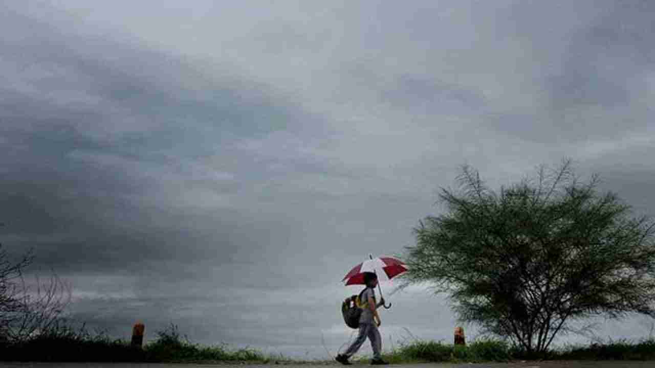 AP Weather Report: వాయువ్య బంగాళాఖాతంలో అల్పపీడనం.. రాగల రెండు రోజులకు వర్ష సూచనలు