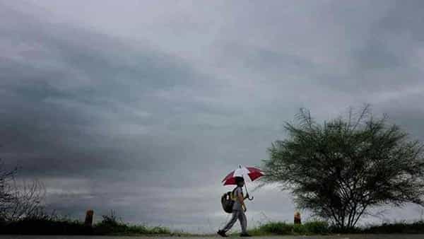 AP Weather Report: వాయువ్య బంగాళాఖాతంలో అల్పపీడనం.. రాగల రెండు రోజులకు వర్ష సూచనలు