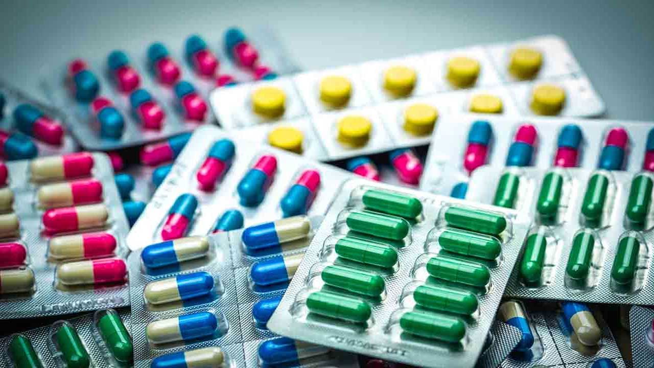 Antibiotics defects: విచ్చలవిడి యాంటీ బయాటిక్స్‌తో పెను ప్రమాదం.. కరోనా కాలంలో మరింత డేంజర్‌.. హెచ్చరిస్తోన్న ఆరోగ్య నిపుణులు..